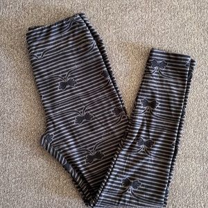 LuLaRoe distressed butterfly print leggings OS